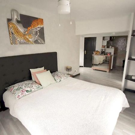Studio en villa et sa terrasse privée La Trinité Esterno foto